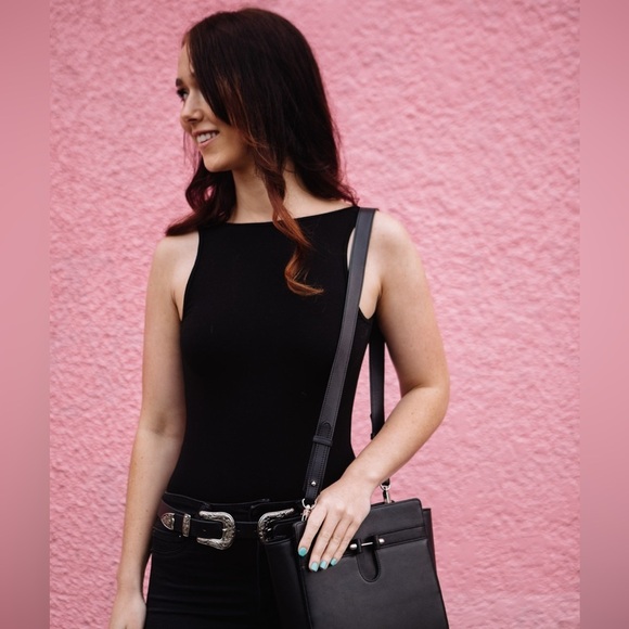 Aritzia  Community Intent Bodysuit Sleeveless Scoop open back in Navy XXS - Picture 9 of 15